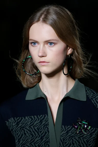 Look 25